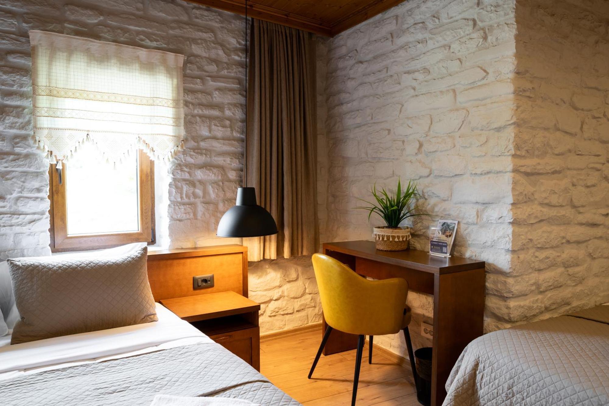 The Stone Sky Hotel Gjirokastër Buitenkant foto