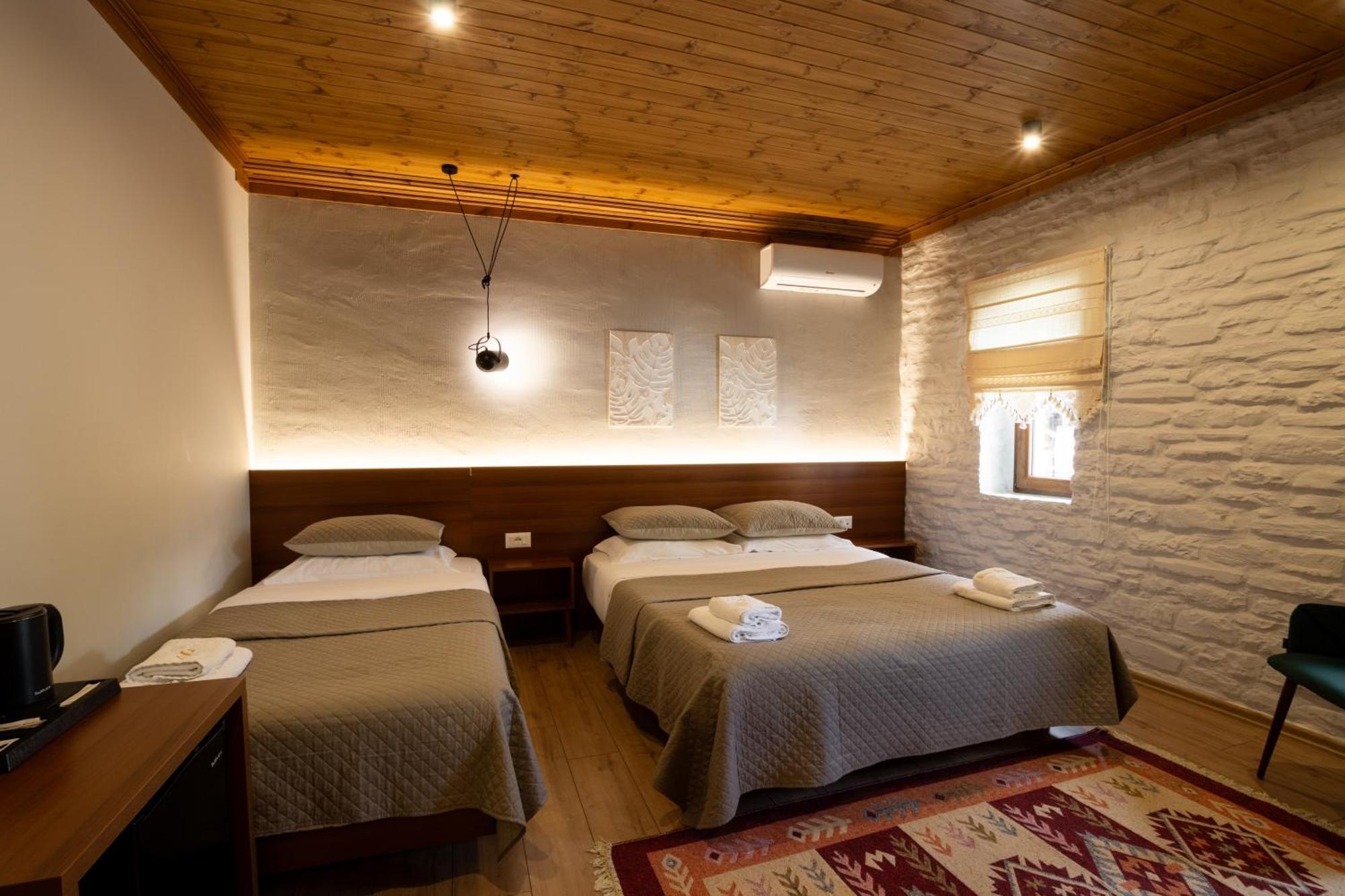 The Stone Sky Hotel Gjirokastër Buitenkant foto